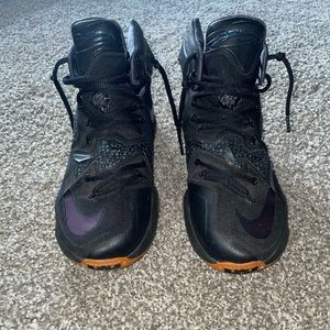 Nike Men's Lebron XIII Black Basketball Shoe - 9.5. (M) US